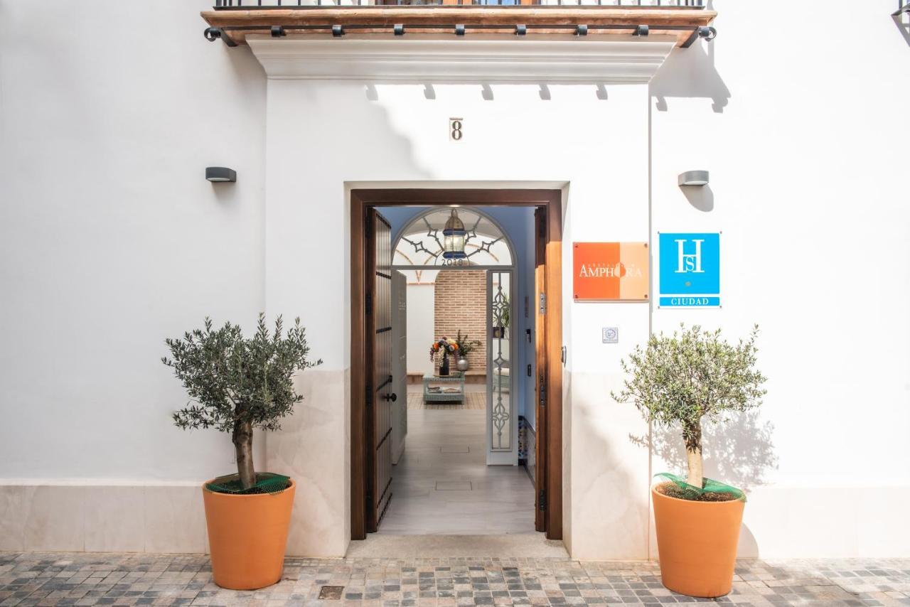 Amphora Hotel *